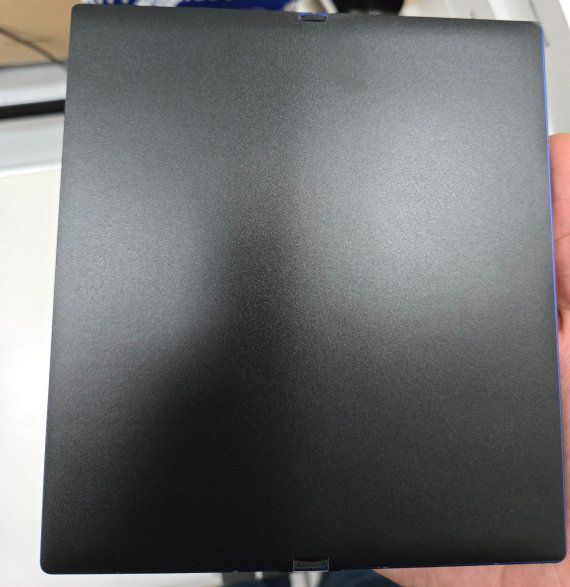 갤럭시 Z 폴드 7 실물로 보이는 사진. 주칸로스레브 X 캡처