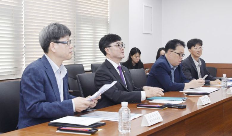 임기근 기획재정부 2차관이 5일 오후 서울 종로구 정부서울청사에서'추가경정예산 긴급 재정집행 점검회의'를 주재하고 있다. 기획재정부 제공