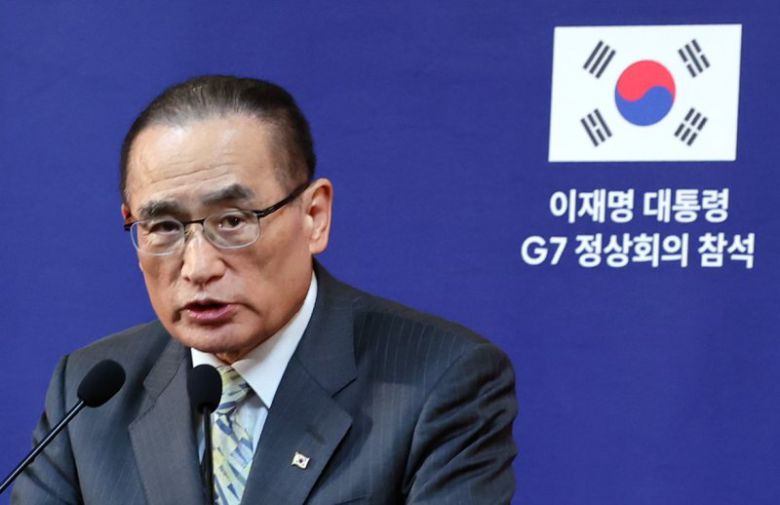 위성락 국가안보실장이 지난달 17일(현지 시간) 캘거리 한 호텔에 차려진 프레스센터 내 중앙기자실에서 이재명 대통령의 주요 7개국(G7) 정상회의 순방 관련 브리핑을 하고 있다. 사진=뉴시스