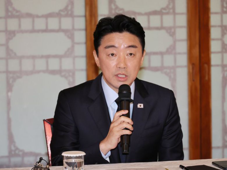 고위당정협의회, 발언하는 강훈식 비서실장 (서울=연합뉴스) 이정훈 기자 = 강훈식 대통령 비서실장이 6일 서울 종로구 삼청동 총리공관에서 열린 고위당정협의회에서 발언하고 있다. 2025.7.6 uwg806@yna.co.kr (끝)