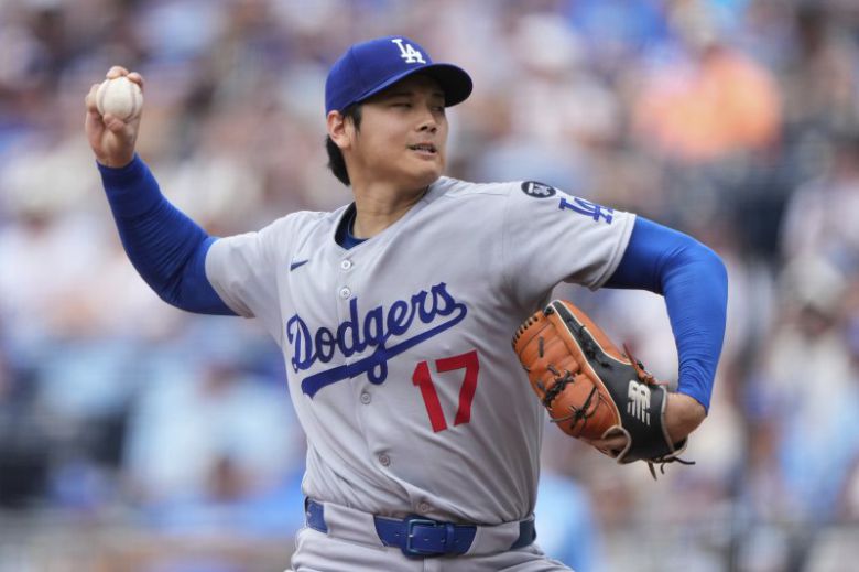 [캔자스시티=AP/뉴시스] LA 다저스의 오타니 쇼헤이가 29일(한국 시간) 미국 미주리주 캔자스시티의 카우프먼 스타디움에서 열린 2025 메이저리그(MLB) 캔자스시티 로열스와의 경기에 선발 등판해 역투하고 있다. 2025.06.29 /사진=뉴시스