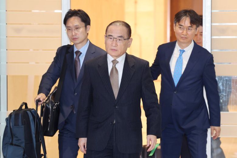 위성락 국가안보실장이 관세협상, 정상회담 등 한미 간 현안에 대한 논의를 위해 6일 인천국제공항을 통해 미국 워싱턴DC로 출국하고 있다. 사진=연합뉴스