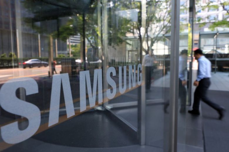 8일 서울 서초구 삼성전자 서초사옥으로 직원들이 오가고 있다. /사진=뉴스1