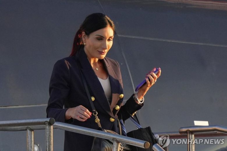 도널드 트럼프 미국 대통령 등에 강력한 영향력을 끼치고 있는 32살의 여성 인플루언서 로라 루머. 연합뉴스