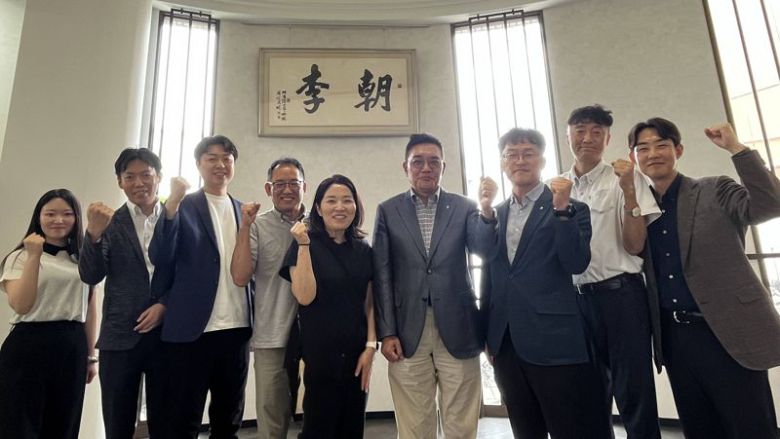 지난 9일 도쿄에서 열린 JFEX에 참관한 농협경제지주 출장단이 기념촬영을 하고 있다. 농협경제지주