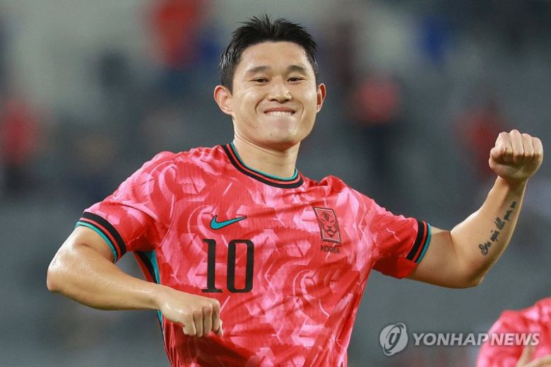 중국전 첫 골을 넣고 세리머니 하는 이동경. 연합뉴스