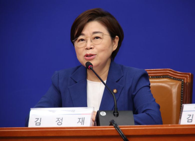 [서울=뉴시스] 김금보 기자 = 김정재 국민의힘 정책위의장이 7일 서울 여의도 국회에서 진성준 더불어민주당 정책위의장을 만나 모두발언을 하고 있다. 뉴시스