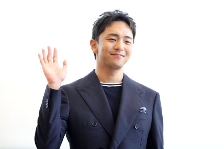 뮤지컬 '어쩌면 해피 엔딩(Maybe Happy Ending)' 박천휴 작가가 24일 서울 중구 커뮤니티하우스 마실에서 기자간담회를 하고 있다. 뉴시스