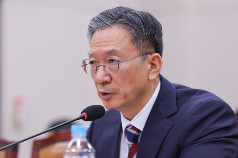 정성호 법무부 장관 후보자가 16일 오후 서울 여의도 국회 법제사법위원회에서 열린 인사청문회에 출석해 의원 질의에 답하고 있다. 뉴스1