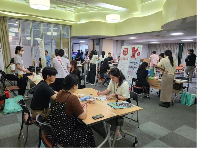 부산항만공사 체험형 건강부스 운영 현장. 부산항만공사 제공