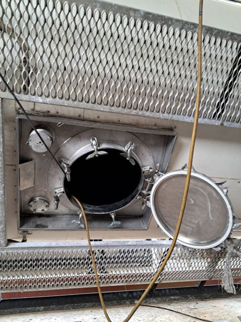 울산 온산공단에서 화학제품 운송용 탱크를 청소하던 40대 작업자가 숨지는 사고가 발생했다. 사진은 사고가 발생한 탱크. 울산소방본부 제공