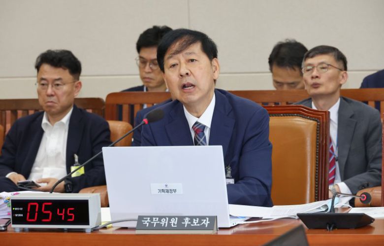 구윤철 기획재정부 장관 후보자가 17일 서울 여의도 국회 기획재정위원회에서 열린 인사청문회에서 의원 질의에 답변하고 있다. /사진=연합뉴스