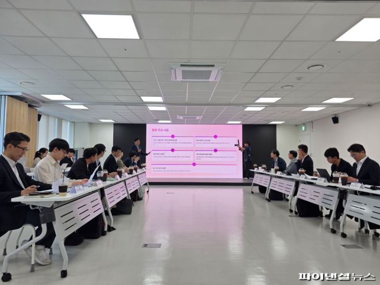 구태언 법무법인 린 변호사가 25일 오전 10시 서울 마포구 포스트타워에서 열린 ‘AI 3대 강국을 위한 데이터 규제 혁신 간담회’에서 발제하는 모습. 사진=박성현 기자