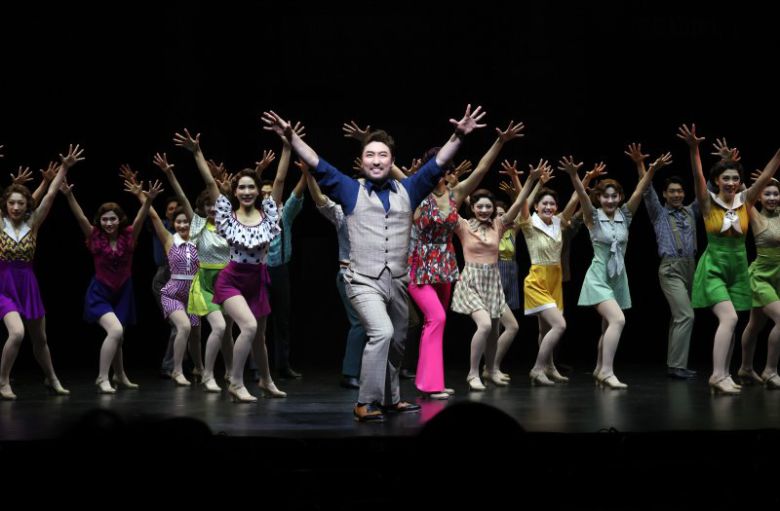 뮤지컬 '브로드웨이 42번가' 프레스콜이 열린 24일 오후 서울 송파구 샤롯데씨어터에서 출연 배우들이 하이라이트 시연을 하고 있다. 뉴시스