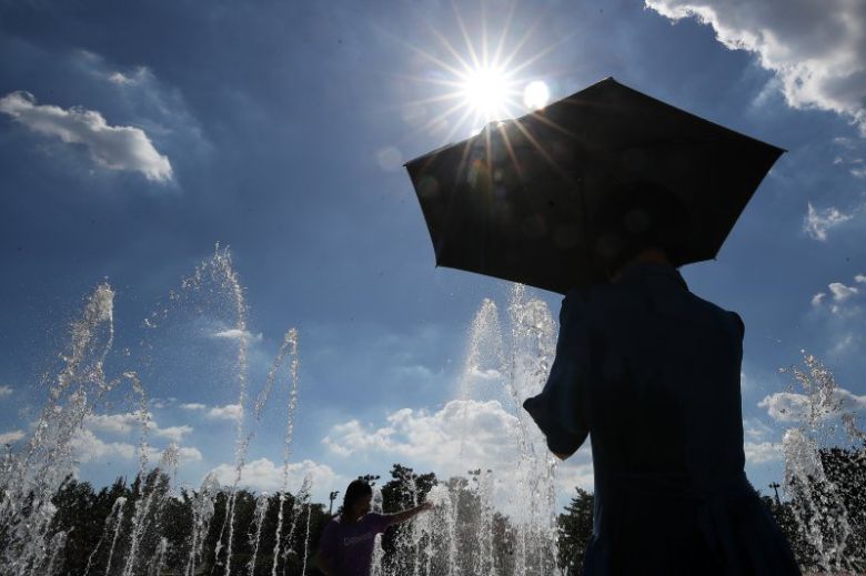 폭염이 계속된 28일 오후 대구 동구 율하체육공원을 찾은 시민들이 바닥분수에서 더위를 식히고 있다. 2025.7.28/뉴스1 ⓒ News1 공정식 기자 /사진=뉴스1
