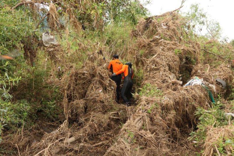 31일 오후 가평군 신청평대교 인근에서 산사태로 실종된 40대 여성의 시신이 발견됐다. 경기도북부소방재난본부 제공