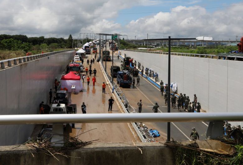 미호천 제방 유실로 침수된 충북 청주시 흥덕구 오송읍 궁평2지하차도 실종자 수색작업 모습 2023.7.17/사진=뉴스1