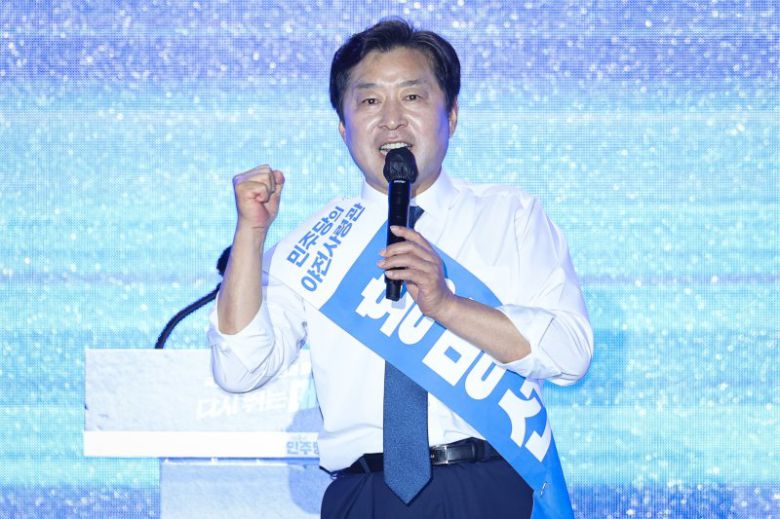 황명선 더불어민주당 최고위원 후보가 2일 경기 고양시 킨텍스에서 열린 제2차 임시전국당원대회에서 정견발표를 하고 있다. 뉴스1