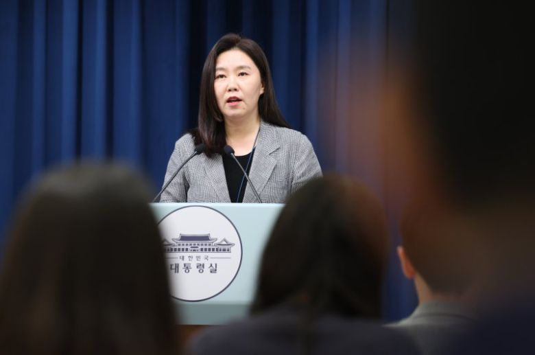 강유정 대통령실 대변인이 4일 서울 용산 대통령실 청사에서 비서실장 주재 수석보좌관회의 관련 브리핑을 하고 있다. 사진=뉴스1