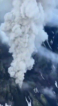 러시아 크라셰닌니코프 화산의 600년 만에 폭발이 캄차카 반도 대지진과 관련 있을 가능성이 있다고 로이터 통신이 3일(현지시간) 현지 매체를 인용해 보도했다. (소셜미디어 엑스 사용자 @Top_Disaster 캡쳐) /사진=뉴스1