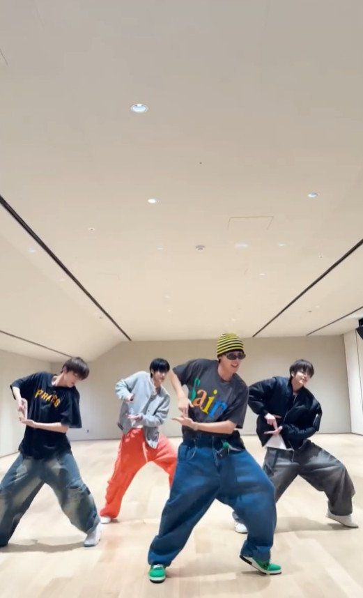 제이홉 댄스 챌린지. 인스타그램 캡처.                                     유스피어, 데뷔곡 '줌' 댄스 챌린지 320만 뷰 돌파. 알비더블유, WM엔터테인먼트 제공                                    '밤양갱'을 발표해 인기몰이한 가수 비비. 필굿뮤직 제공