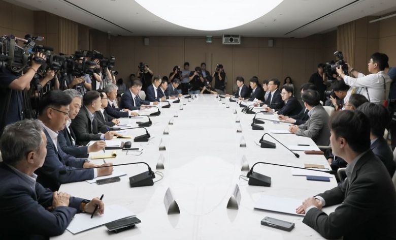 4일 산업부는 서울 대한상공회의소에서 '대미통상 전략 라운테이블'을 열고 한미 관세협상 이후 대응방안을 논의했다. 산업통상자원부