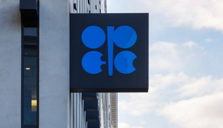 국제 유가가 석유수출국기구(OPEC)플러스(+)의 증산 결정에 힘입어 4일(현지시간) 2거래일 연속 하락했다. AP 뉴시스