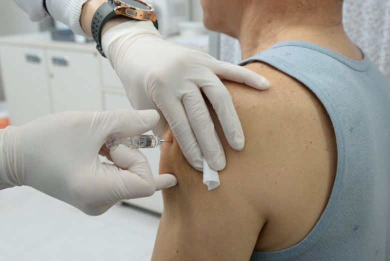 울산 남구보건소에서 한 시민이 코로나19 백신 접종을 하고 있다. 뉴시스