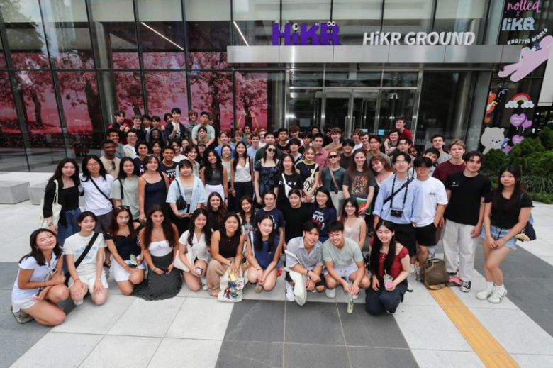 한국관광 홍보관 '하이커그라운드'를 방문한 미국 내셔널 유스 오케스트라 청소년 단원들. 한국관광공사 제공