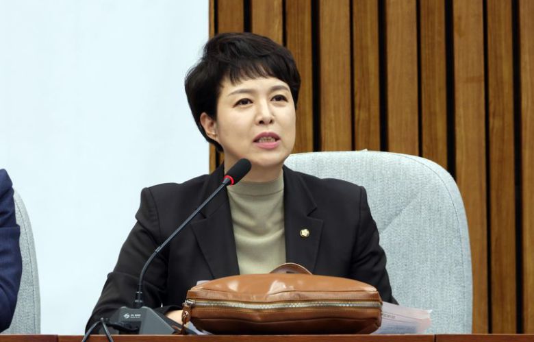 국민의힘 김은혜 원내정책수석부대표가 5일 국회에서 열린 원내대책회의에서 발언하고 있다. 사진=박범준 기자