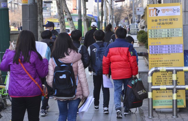 성폭력 피해자의 저연령화가 가속화되고 있다. 어린 나이에 성폭력 피해를 당할 경우 정체성 형성에 큰 어려움을 초래하는 등 장기적인 후유증이 심각함에도 예방과 대응 체계가 여전히 미흡하기 때문이라는 지적이 잇따른다. 뉴스1