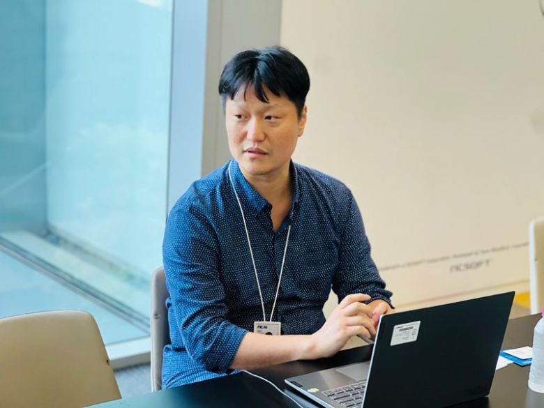 김건수 NC AI 에이전틱AI 랩 실장이 지난 8일 경기도 성남시 판교 엔씨소프트 사옥에서 인터뷰하고 있다. NC AI 제공