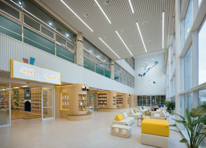 아시아 3대 디자인 어워드로 꼽히는 'K-디자인 어워드' 공간디자인 분야 공공 부분에서 본상을 수상한 사상구 어린이복합문화공간 '사상마루' 전경. 부산디자인진흥원 제공