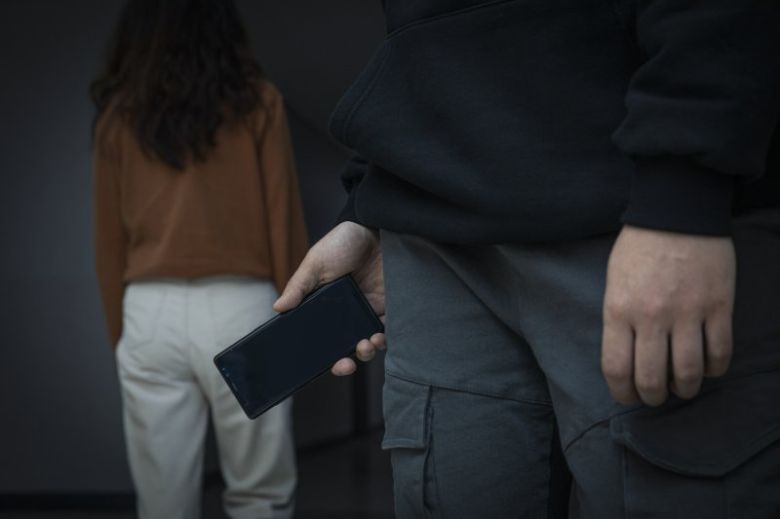 최근 3년 간 가정폭력과 스토킹 범죄 가해자 4명 중 3명이 남성으로 집계된 가운데, 미성년 가해자의 증가세가 두드러져 우려가 증폭되고 있다. 뉴시스