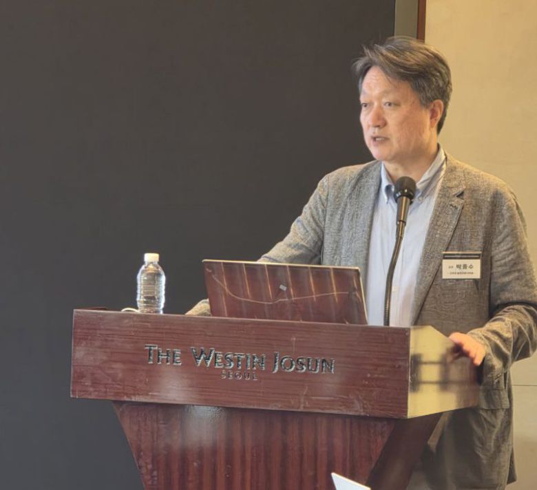 박종수 고려대 법학전문대학원 교수가 21일 웨스틴조선호텔에서 개최된 한국데이터법정책학회 세미나에서 '해킹 및 개인정보 유출의 법적 이슈와 과제'를 주제로 발표하고 있다. 한국데이터법정책학회 제공