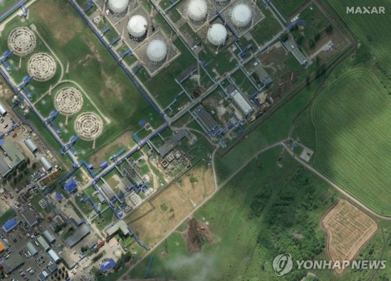 러시아 탐보프 지역 석유 시설이 드론 공습을 받은 위성사진.연합뉴스