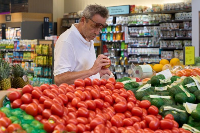마트에서 장을 보고 있는 미국 시민.EPA연합뉴스