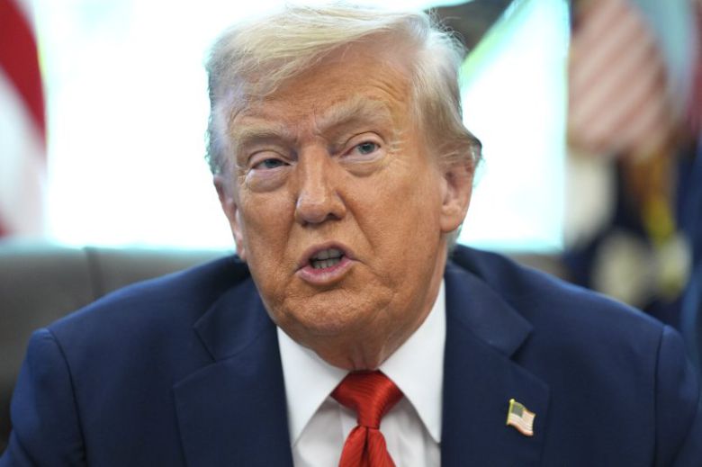 [워싱턴=AP/뉴시스]도널드 트럼프 미국 대통령이 25일(현지 시간) 백악관 집무실에서 행정명령 서명식을 진행하며 발언하고 있다. 2025.08.26. /사진=뉴시스