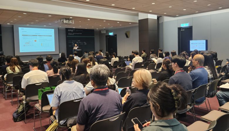 26일 서울 코엑스에서 세계 건강기능성 원료 및 제품 전시회(Hi KOREA 2025)와 연계해 개최된 건강기능식품 분야 개방형 기술설명회에서 한국식품연구원 이소영 책임연구원이 발표하고 있는 모습. 국가과학기술연구회 제공