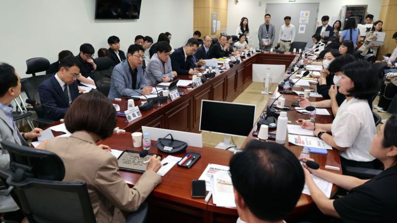 국민의힘 나경원 의원실이 27일 서울 여의도 국회의원회관에서 청년안심주택 보증금 미반환 사태 긴급 대응 간담회를 열었다. 사진=서동일 기자