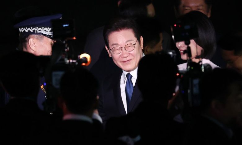 '3박 6일' 일본·미국 순방 일정을 마친 이재명 대통령이 28일 새벽 경기도 성남 서울공항을 통해 귀국하고 있다. 사진=뉴스1