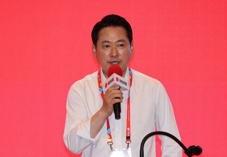 인사말 하는 장동혁 대표 (인천=연합뉴스) 박동주 기자 = 국민의힘 장동혁 대표가 28일 인천국제공항공사 항공교육원에서 열린 2025 국민의힘 국회의원 연찬회에서 인사말을 하고 있다. 2025.8.28 pdj6635@yna.co.kr (끝)