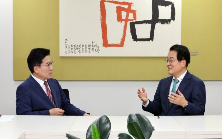 파이낸셜뉴스 노동일 주필(왼쪽)과 외교·안보분야 최고 전문가로 꼽히는 남성욱 숙명여대 석좌교수(전 국가안보전략연구원장)가 지난 26일 서울 서초구 파이낸셜뉴스 본사에서 '한미정상회담 결과 분석, 한국이 취해야 할 경제·안보 전략'이라는 주제로 대담을 하고 있다. 사진=박범준 기자                                    남성욱 숙명여대 석좌교수