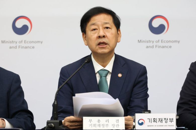 구윤철 부총리 겸 기획재정부 장관이 지난 28일 세종시 정부세종청사에서 2026년 예산안 및 2025~2029년 국가재정운용계획 주요내용을 발표하고 있다. 뉴시스