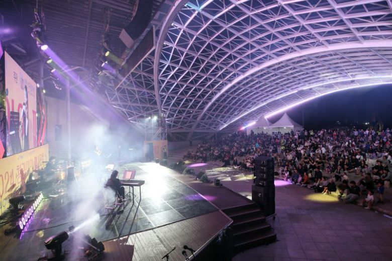 인천경제자유구역청은 송도·영종·청라에서 그동안 진행됐던 축제를 ‘I♥FEsta(아이페스타)'라는 브랜드로 통합하고 K-컬처 페스티벌로 거듭난다. 사진은 지난해 열린 청라와인페스티벌 전경.