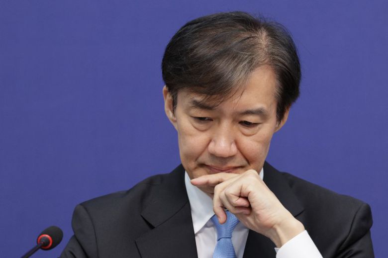 조국 조국혁신당 혁신정책연구원장이 1일 오전 서울 여의도 국회에서 열린 조국혁신당 최고위원회의에서 미소짓고 있다. 뉴스1