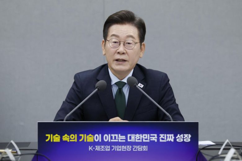 이재명 대통령이 3일 경기 안산시 새솔다이아몬드공업에서 열린 K-제조업 기업현장 간담회에서 발언하고 있다. 뉴시스