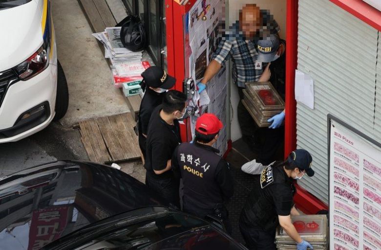 3일 서울 관악구 한 식당에서 칼부림 사건이 발생, 경찰이 조사하고 있다. 연합뉴스