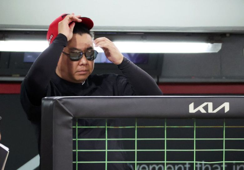 경기를 지켜보는 이범호 감독. 연합뉴스