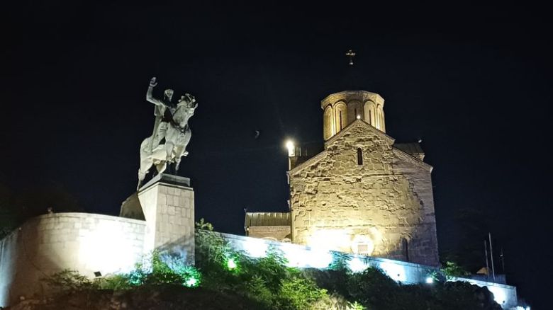 수도 트빌리시의 메테히 교회.